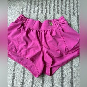 Lululemon hotty hot short II low rise 2.5” pink